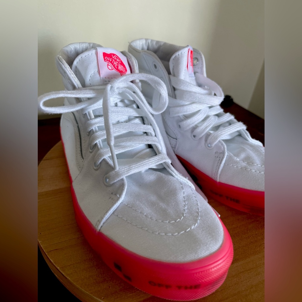 Vans Off The Wall Youth 5.5 (Women's 6.5) White/Pink Skateboard Hi Top Shoes